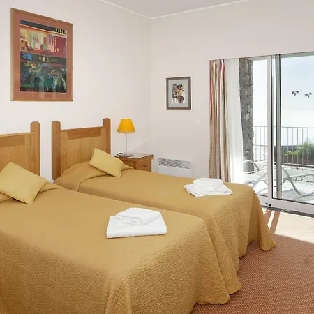 منتجع Village Cabo Girao 4*