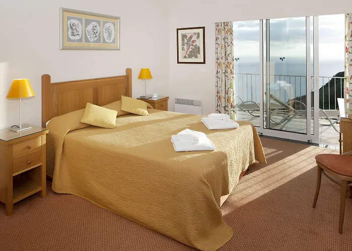 Village Cabo Girao Resort 4*